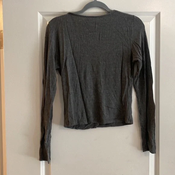 Gray long sleeve crop top - Picture 2 of 2
